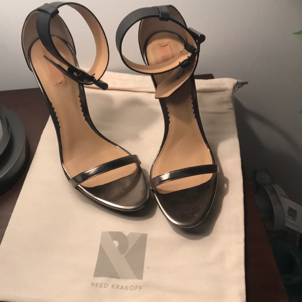 Beautiful wore once sandals !!!